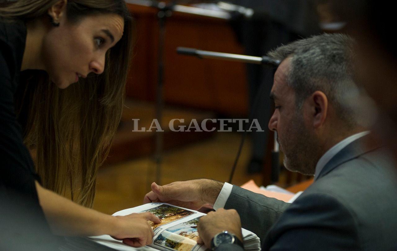 El fiscal Diego López Ávila, interrogó durante varias horas al perito de Criminalística Fabián Toledo. LA GACETA / FOTO DE JORGE OLMOS SGROSSO