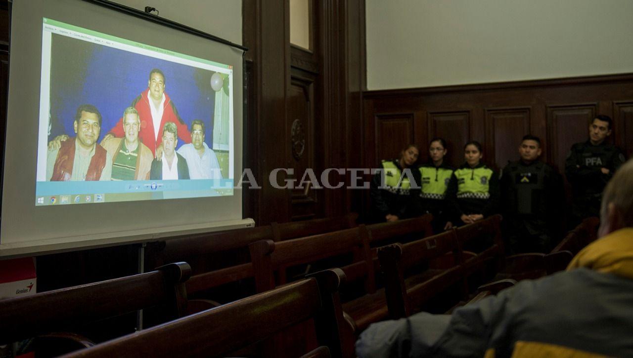Durante la audiencia se mostraron fotos en los que se ve a García junto a Hugo Sánchez y Héctor Brito en reuniones sociales. LA GACETA / FOTO DE JORGE OLMOS SGROSSO