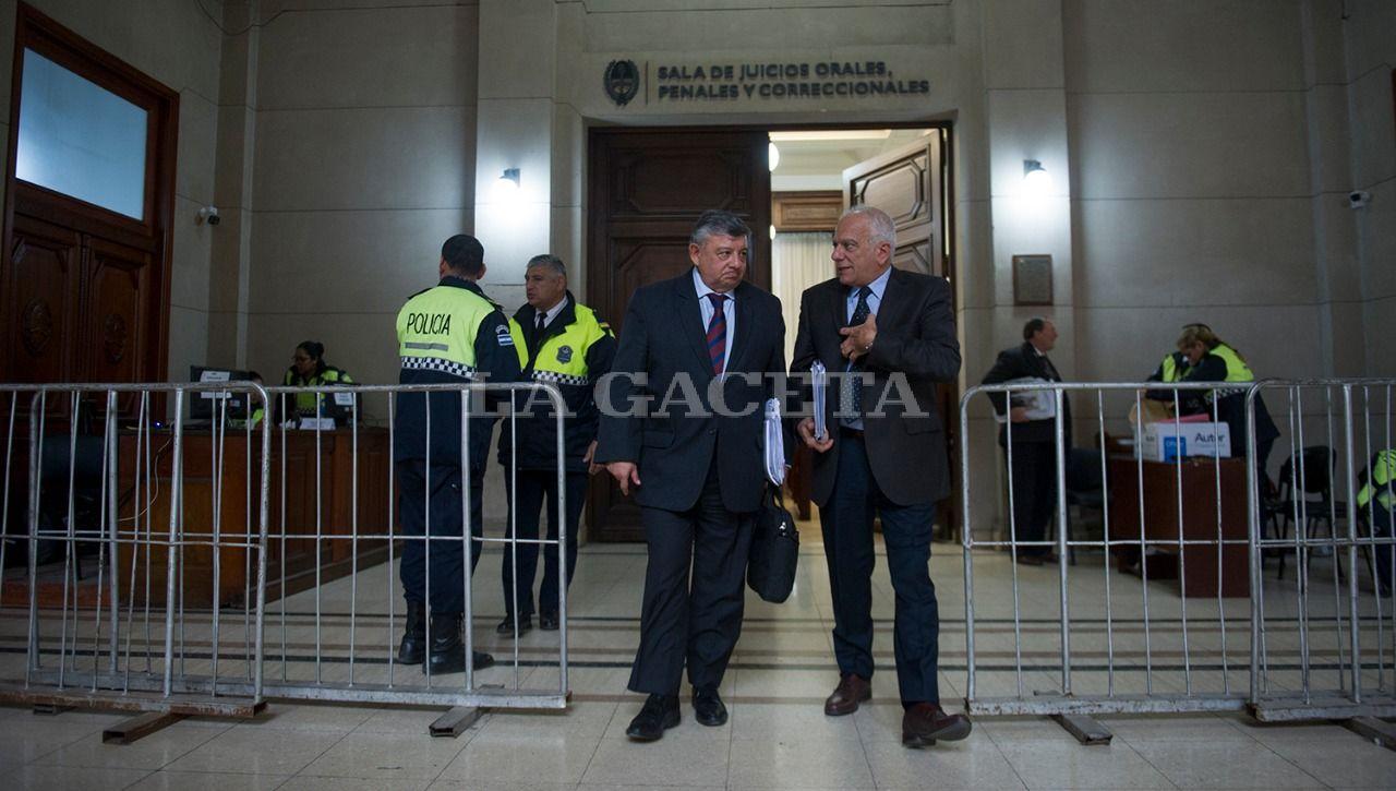 Los abogados querellantes Roberto Tejerizo y Emilio Mrad. LA GACETA / FOTO DE JORGE OLMOS SGROSSO