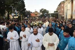 Un altar a cielo abierto reunió a los fieles en Corpus Christi