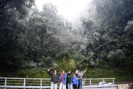 Un día más del encanto blanco en los cerros
