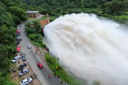 Abrieron las compuertas del Dique El Cadillal