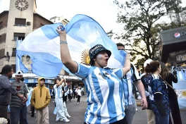 Una multitud copó la Plaza Independencia para celebrar el pase de Argentina a la final del Mundial