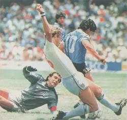 INOLVIDABLE. Diego gambeteó a medio equipo inglés y selló la victoria, en los cuartos de final de la Copa del Mundo de México 86.