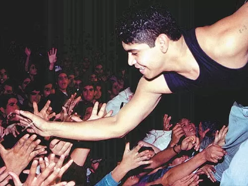 GRAN POPULARIDAD. Los recitales del joven cantante catamarqueño eran una muestra del enorme cariño que el público le profesaba.