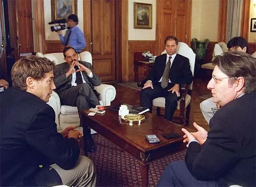 REUNION. Representantes de la firma Berugbe Virsho hablaron con el gobernador José Alperovich y con el ministro José Manuel Paz.