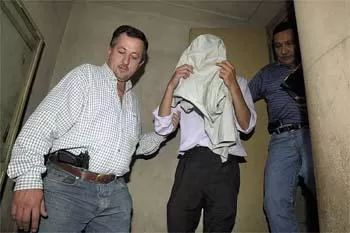 EL SUPUESTO CONDUCTOR DE LA ENDURO. Julio Gabriel Castillo se entregó, llevado por su abogado, cuando la Policía ya lo buscaba.