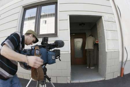 Un hombre encerró a su hija en un sótano durante 24 años - LA GACETA