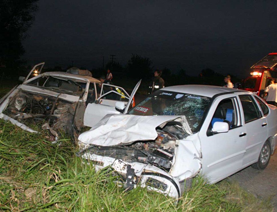 Violento choque de autos en Medinas, sin víctimas fatales