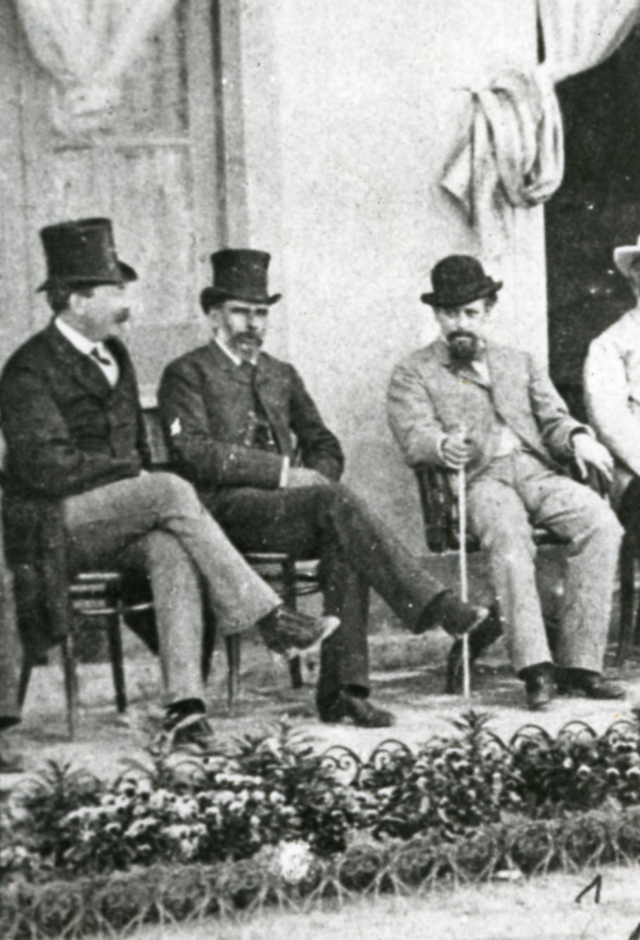 JULIO ARGENTINO ROCA. Aparece a la derecha, en esta foto de los años 1880. A la izquierda, el doctor Carlos Pellegrini. LA GACETA / ARCHIVO