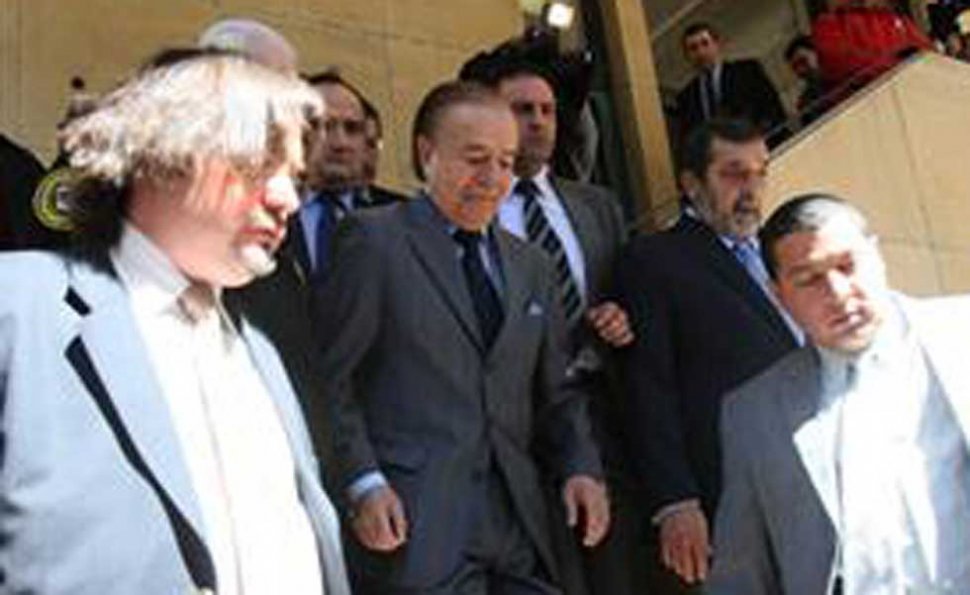Menem y Emir Yoma, absueltos en la causa por contrabando de armas