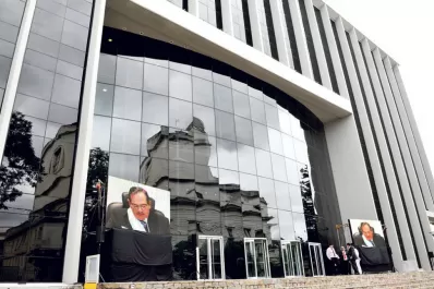 Alperovich, el mismo tenor e iguales deudas