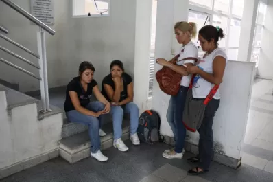 Le mordieron los hombros y el cuello