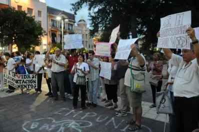 Marcharon para que se abra la importación de remedios