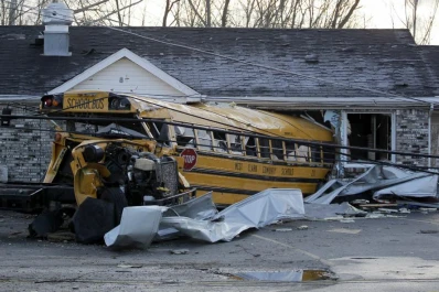 Poderosos tornados dejaron a su paso muerte y destrucción en Estados Unidos