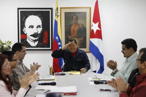 Viviremos y venceremos, dijo Chávez tras su operación