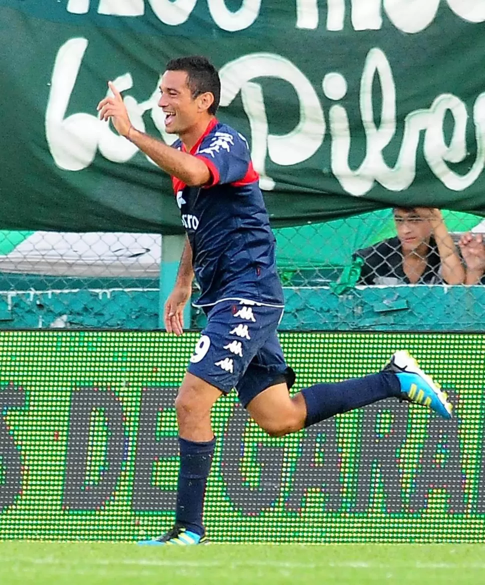 MARCÓ EL CAMINO. Ezequiel Maggiolo festeja el primer gol de Tigre. FOTOBAIRES