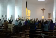 ¿Quiénes son estos fieles que cantan y alaban?