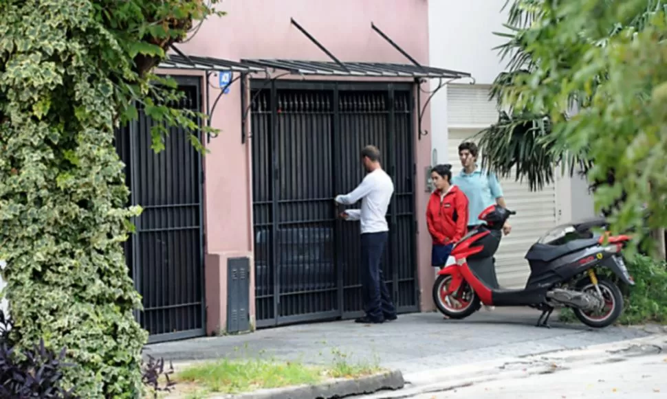 ESCENARIO. La casa de los Etchecopar, donde esta madrugada se produjo el tiroteo. TELAM