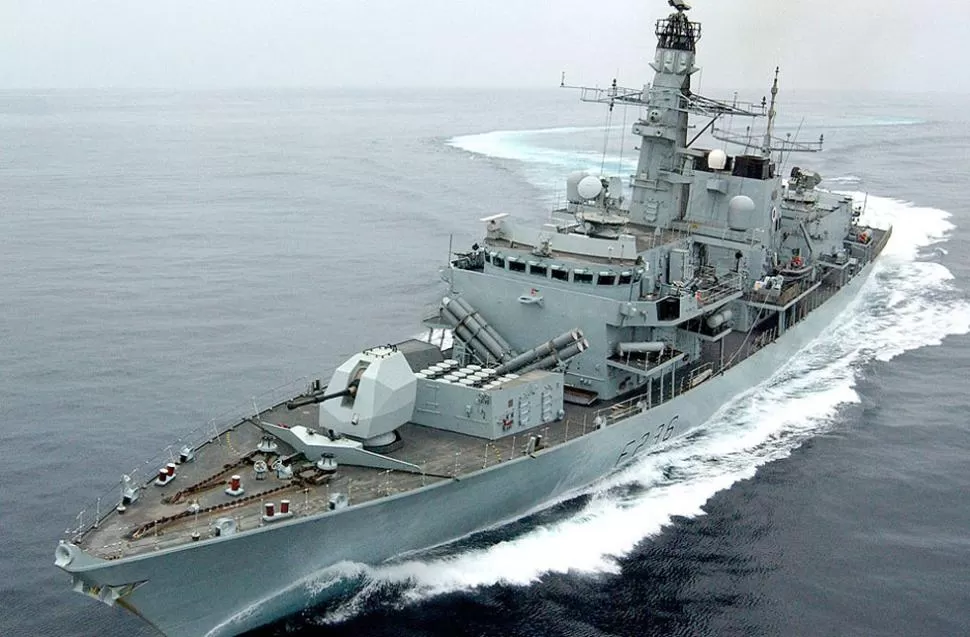 ASUSTA. El imponente HMS Montrose que llegará al vecino país el próximo jueves. FOTO TOMADA DE ROYAL NAVY
