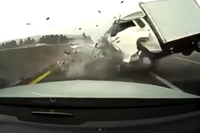 Un brutal accidente filmado por sus propias víctimas estremece en YouTube