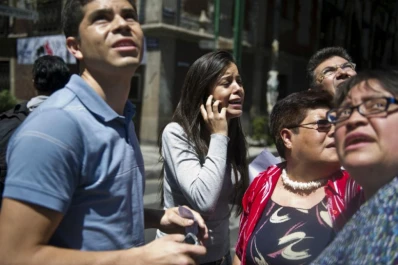 Un potente sismo de 7,6° sacudió a México y causó pánico