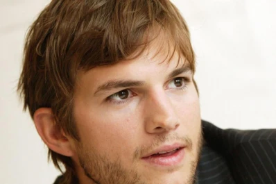 Ashton Kutcher compró un pasaje a la Luna para olvidarse del divorcio con Demi Moore