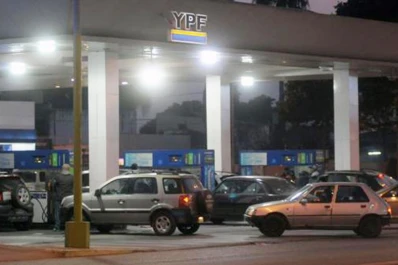 Las estaciones de servicio no venderán nafta durante cuatro horas