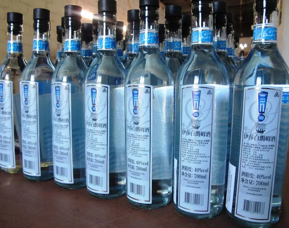CON SELLO DISTINTIVO. El diseño de la etiqueta de Isla Ñ es tucumano, y la calidad del rum también se diferencia. El precio también es competitivo. GENTILEZA RON Ñ