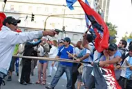 Denuncian que un militante K sacó un arma en la marcha del Día de la Memoria