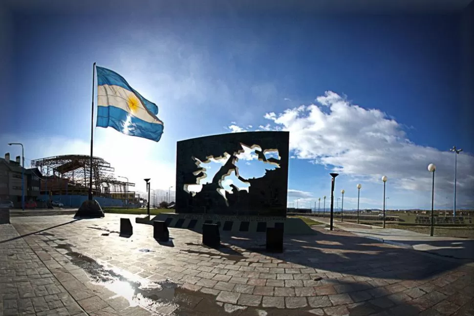 MEMORIA. El martes la plaza Islas Malvinas Argentinas, en Usuahia, estará en el centro de los actos oficiales. FOTO TOMADA DE BANYA09.COM