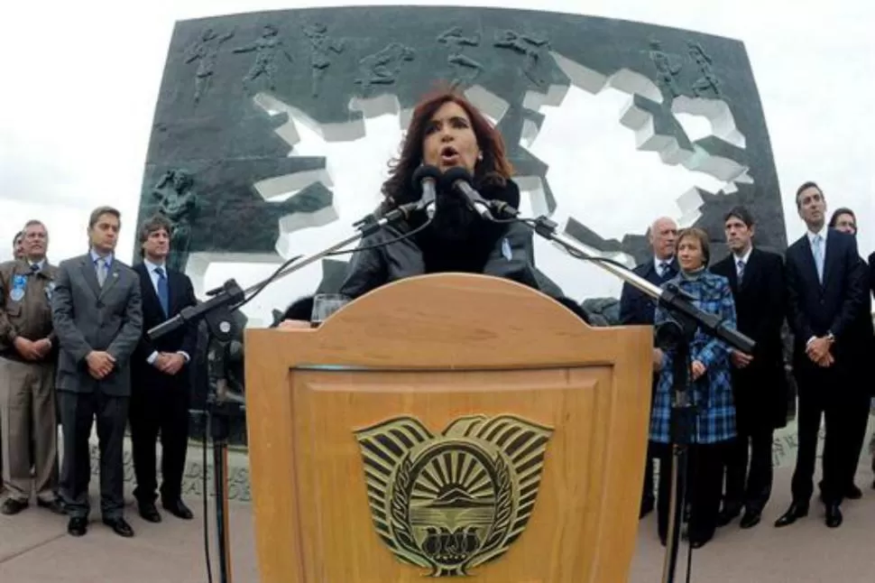 Cristina Kirchner encabezó en Ushuaia el acto en memoria de los caídos en Malvinas