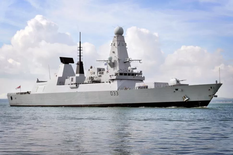 EN PUERTO. El destructor HMS Dauntless partirá mañana hacia Malvinas. AFP