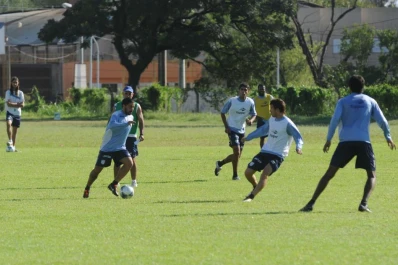 Arquero y delantero, las únicas deudas de Fonda con la cancha