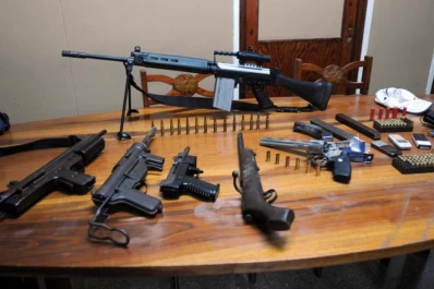 Incautaron un arsenal en una casa de El Colmenar