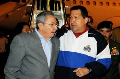 Apenas regresó de la radioterapia en Cuba, Chávez llamó a su hermano Lula