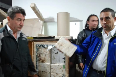 Secuestran 280 kilos de cocaína que estaban escondidos en muebles