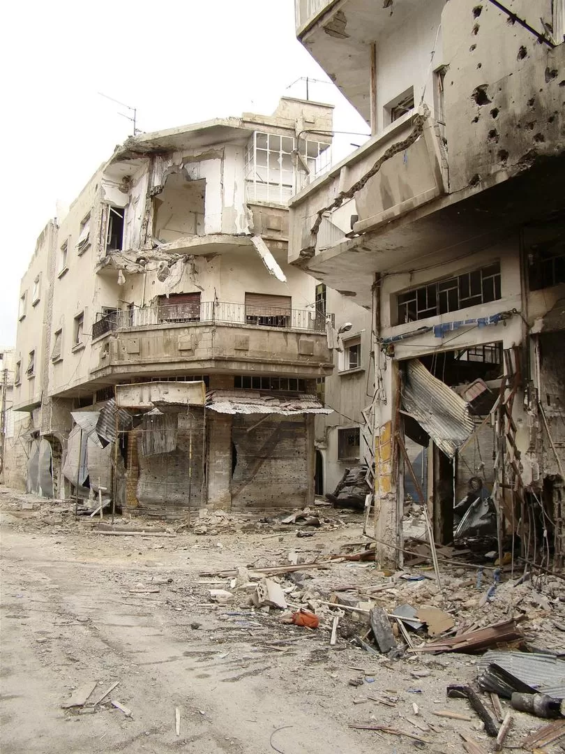 DEVASTACIÓN. En la ciudad de Homs, la capital de los rebeldes, se aprecian los daños de la guerra. REUTERS 
