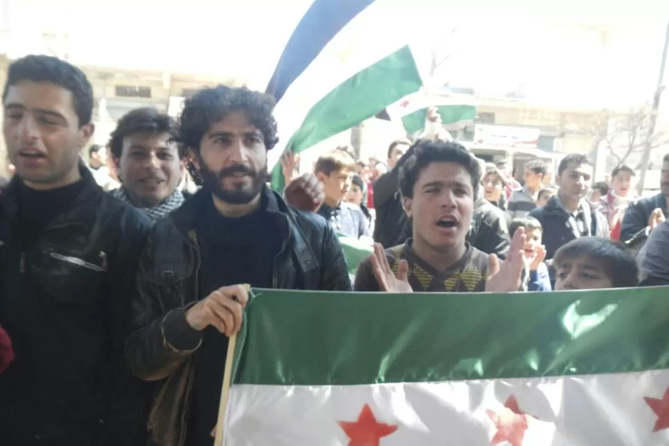 PROTESTA. Manifestantes reclaman la renuncia de Bashar al Assad, en Damasco. REUTERS