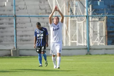 El decano sufre con todos los candidatos