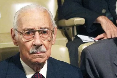 Gran Bretaña exige el pago de una deuda contraída por Videla