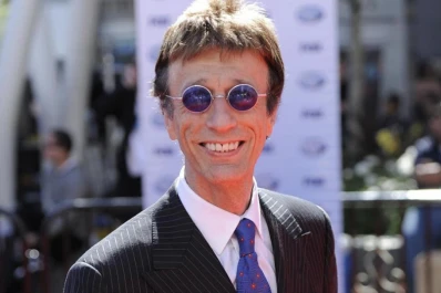 Internan en grave estado a Robin Gibb, de Bee Gees
