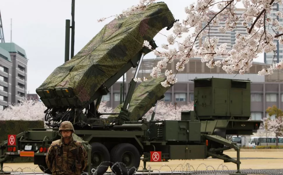 EN ALERTA. Las unidades antimisiles de Japón custodian la capital del país. REUTERS