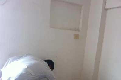 Hallan ropa con manchas de sangre en la casa del ex policía acusado de violación