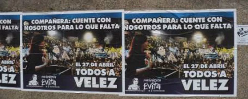 CONVOCATORIA. El Movimiento Evita empapeló Buenos Aires con el llamado al acto del 27 de este mes. FOTO TOMADA DE DIARIO PERFIL