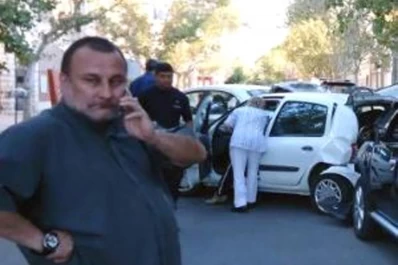Un cura ebrio chocó dos autos en San Juan