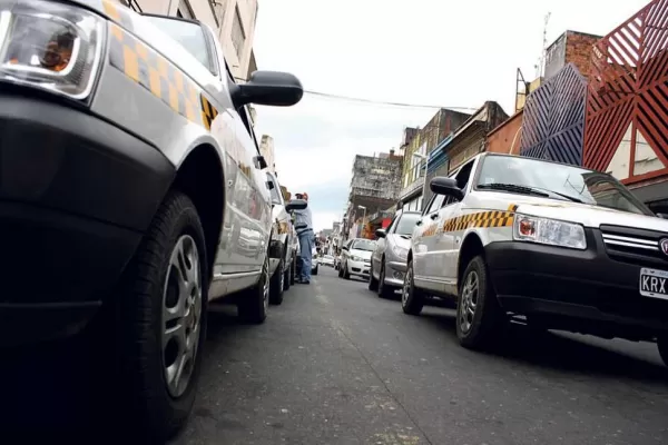Taxistas piden más controles y que la tarifa suba un 40%