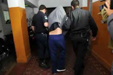 Un joven discutió con su pareja, la golpeó en
 una habitación y usó nafta para prenderle fuego