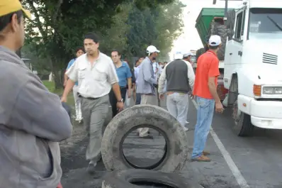Con cortes de rutas, municipales del interior pidieron un aumento salarial