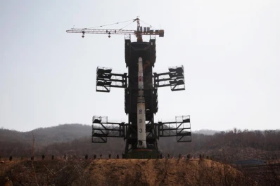 Corea del Norte lanzó su cohete de largo alcance pero se hundió en el mar